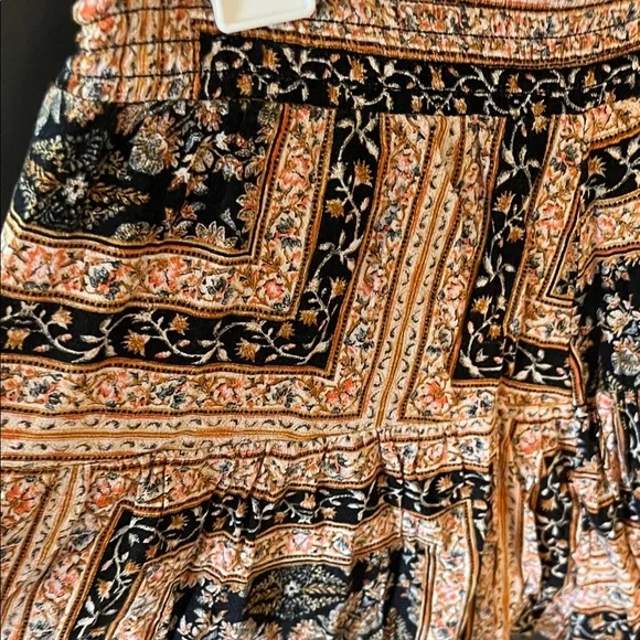 American Eagle- Boho Pull on Shorts  - Black & Tan Floral - Picture 3 of 5